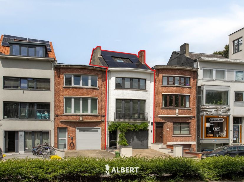 BEZOEKDAG op ZATERDAG 20 JUNI - enkel op afspraak!<br />
Bent u op zoek naar een instapklare gezinswoning op een absolute toplocatie in Aalst? Deze st