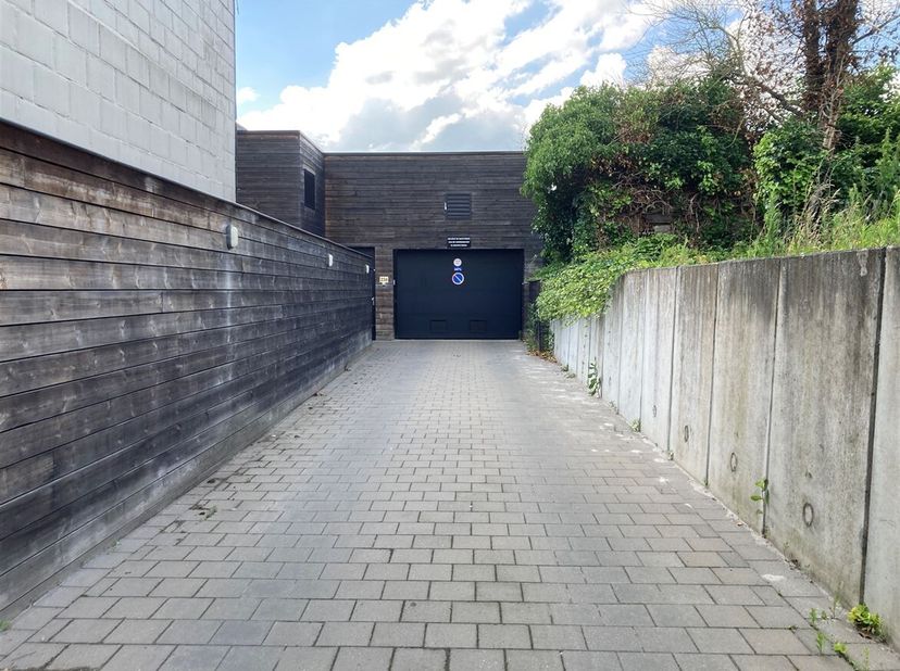 Garage à vendre
                    à 2220 Heist-op-den-Berg