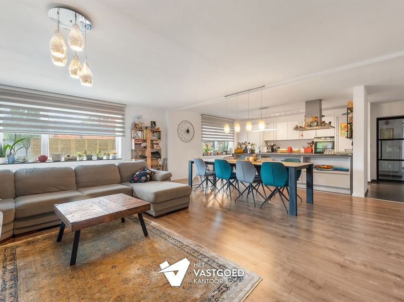 Perfect onderhouden en energiezuinig gelijkvloers appartement (165m²) met 2 slaapkamers en tuin te Beringen.<br />
<br />
Belangrijkste troeven: <br