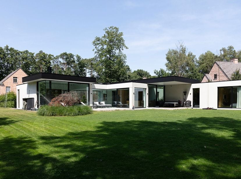 Idéalement située, tout au fond du cul-de-sac, loin de la Botermelkbaan, au sein d'un domaine privé de petite envergure comprenant seulement six maiso