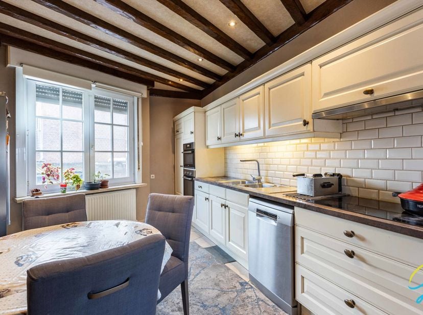 Maison avec 4 chambres à vendre à Grammont<br />
Maison semi-ouverte prête à emménager située à la périphérie de Grammont, à quelques pas du centre, d