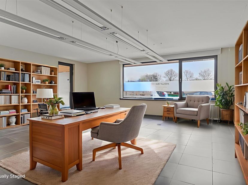 Gelijkvloers 2-slaapkamer appartement met handelsruimte in hartje Nevele <br />
<br />
Dit instapklare gelijkvloers appartement met twee slaapkamers