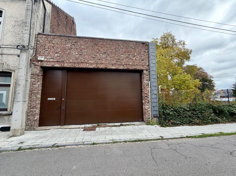 Bonne situation 650 m² de stockage hauteur libre de 3,25 m