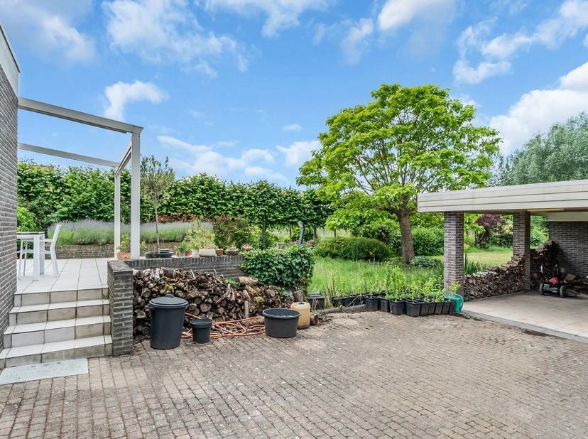 Op zoek naar ruimte, rust en een prachtig groen uitzicht? Dan is deze uitstekend onderhouden woning aan de Korpse straat 59 in Donk (Herk-de-Stad) abs