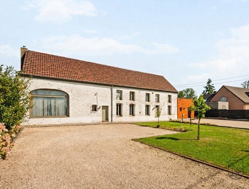                                         Gemengd gebruik te koop in Beloeil, € 575.000
