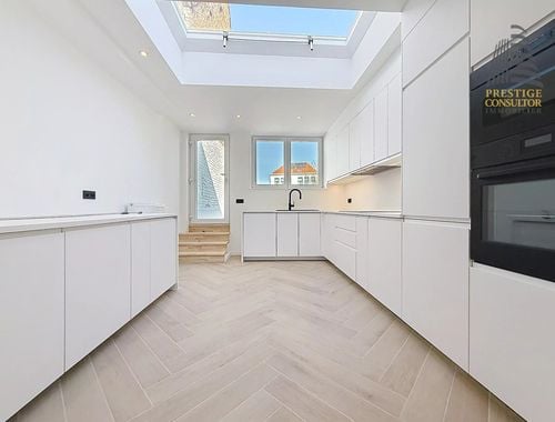                                         Maison à vendre à Sint-Pieters-Leeuw, € 389.000
