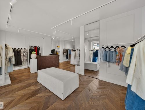                                         Handelsgelijkvloers te huur in Oostende, € 825
