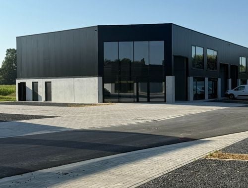                                         Bedrijfsgebouw te koop in Elverdinge, € 240.000

