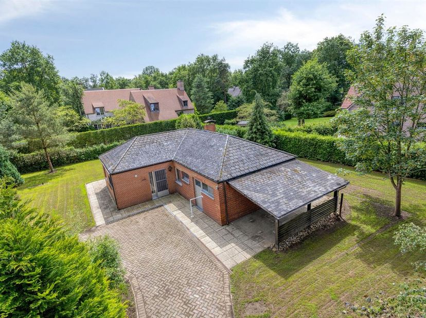 TE KOOP: Woning met veel potentieel op een perceel van 13a57ca op toplocatie te Bolderberg!<br />
Op een uitzonderlijke hoeklocatie tussen de Dahliala