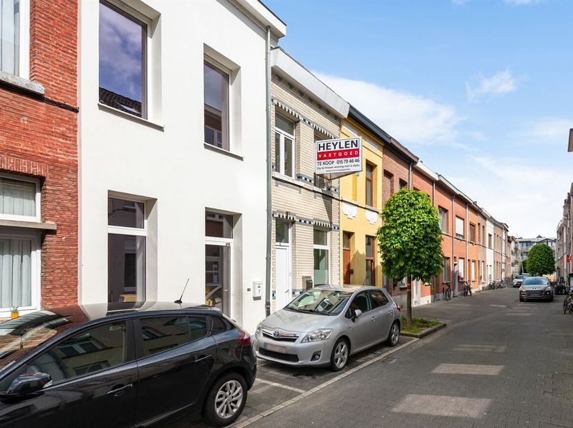 Op zoek naar een charmante stadswoning op een rustige, kindvriendelijke locatie én vlak bij het bruisende centrum van Mechelen? Dan is deze gezellige