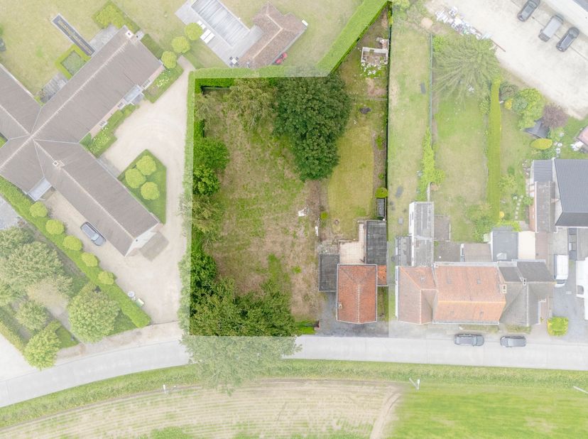 Ontdek deze unieke bouwkans in een zeer rustige en groene omgeving in Waregem. Het geheel bestaat uit twee percelen met een totale oppervlakte van ca.
