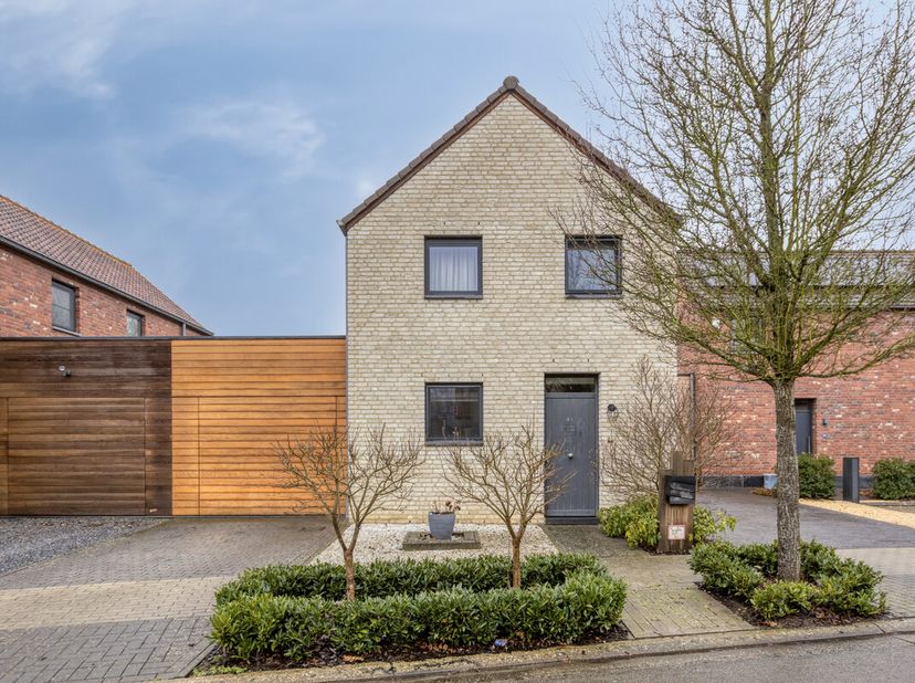 Bent u op zoek naar een instapklaar huis op een uitstekende locatie? Deze verzorgde eengezinswoning in Bilzen biedt het ideale evenwicht tussen stedel