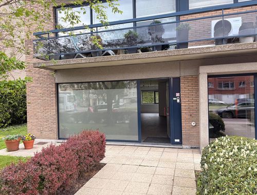                                         Bureaux à louer à Merksem, € 850
