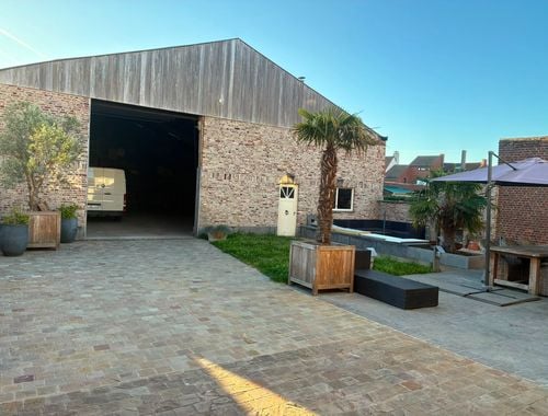                                         Magazijn met woonst te koop in Wervik, € 666.500
