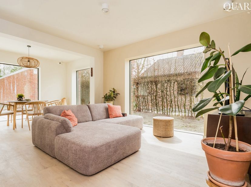 Exclusief gelijkvloers 2-slaapkamerappartement met ruim terras en tuinzicht in volledig gerenoveerd woonproject<br />
Bent u op zoek naar een instapkl