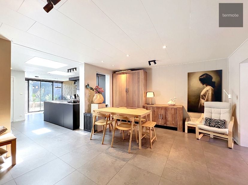 Charmante instapklare woning!&amp;nbsp;<br />
Graag stellen we deze gezellige woning voor met garage en 3 slaapkamers op strategische ligging tussen centr