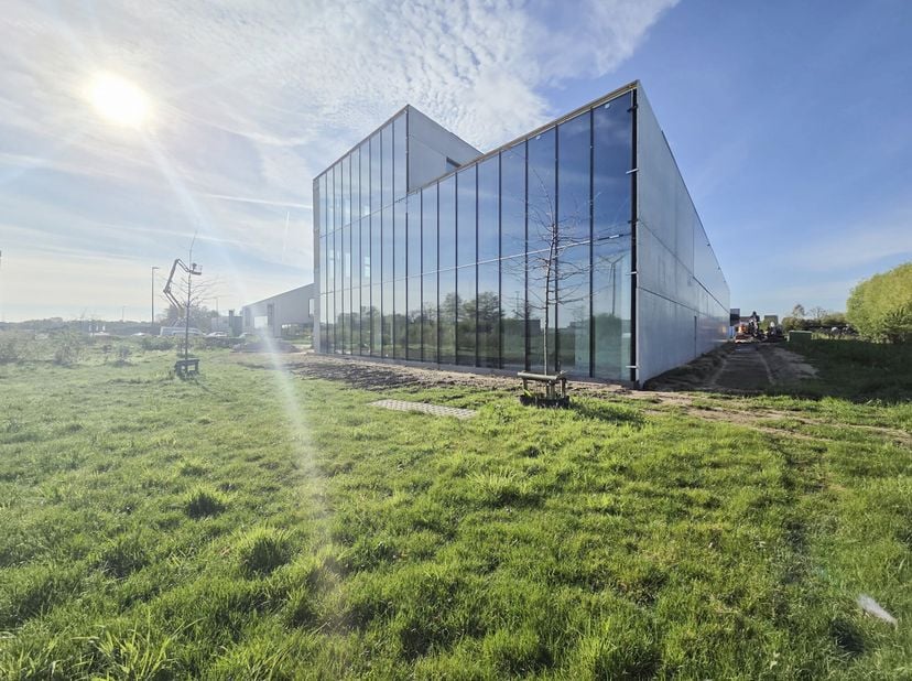 Op een absolute toplocatie, nabij de N16 en A12 en dichtbij alle nodige faciliteiten, bieden wij deze kantoorruimte aan.<br />
Het kantoor is gelegen
