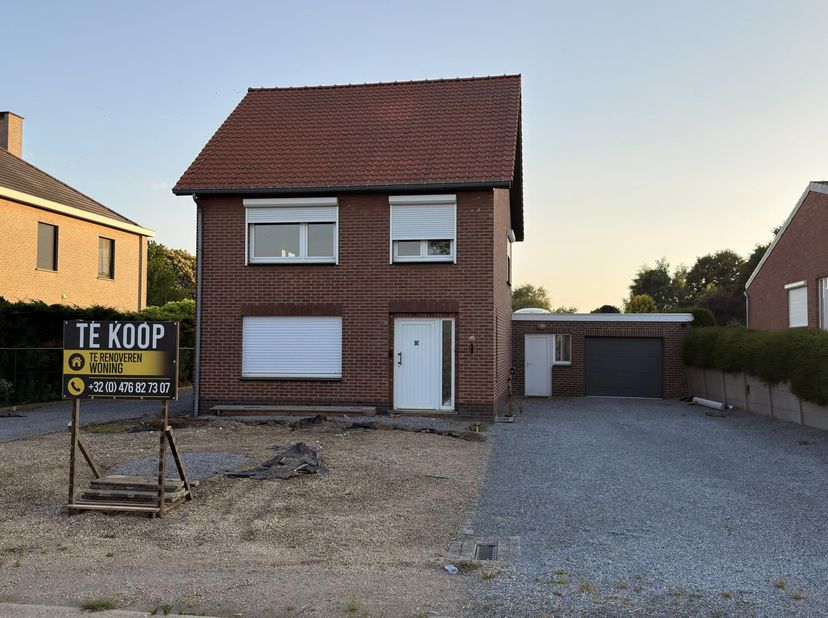 RENOVATIEKANS MET ENORM POTENTIEEL!<br />
<br />
Open bebouwing op een perceel van 11 are in Maaseik (Belgie).<br />
<br />
De ideale kans om jouw dro