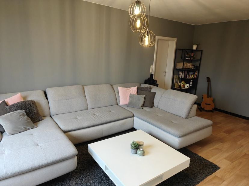 Ruime halfopen bebouwing met 5 slaapkamers en grote zolder, centraal gelegen in Bree! <br />
<br />
Deze halfopen bebouwing is gelegen op een uitsteke