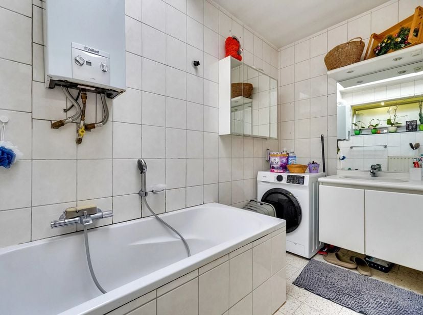 Te koop: 2 gerenoveerde gezinswoningen, waarvan 1 verhuurd, in de Groenkloosterstraat 23 en Groenkloosterstraat 25 in Munsterbilzen.<br />
Ideaal als