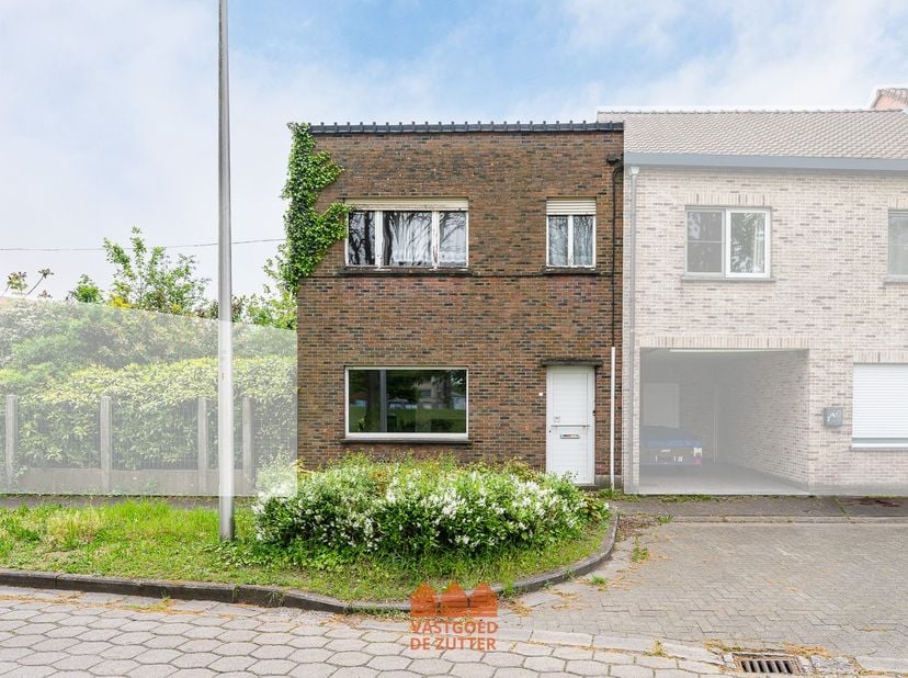 In Zelzate bevindt zich deze woning die volledig te renoveren is, ideaal voor wie op zoek is naar een project dat volledig naar eigen smaak kan worden
