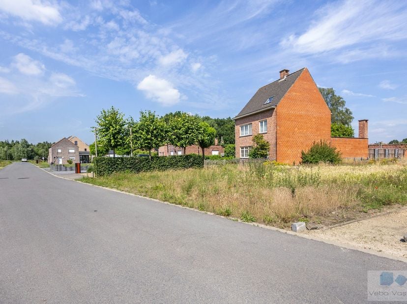 Op een uiterst rustige locatie te Itegem, bevindt zich dit prachtig stuk bouwgrond voor HOB met een oppervlakte van maar liefst 1005 m².<br />
<br />