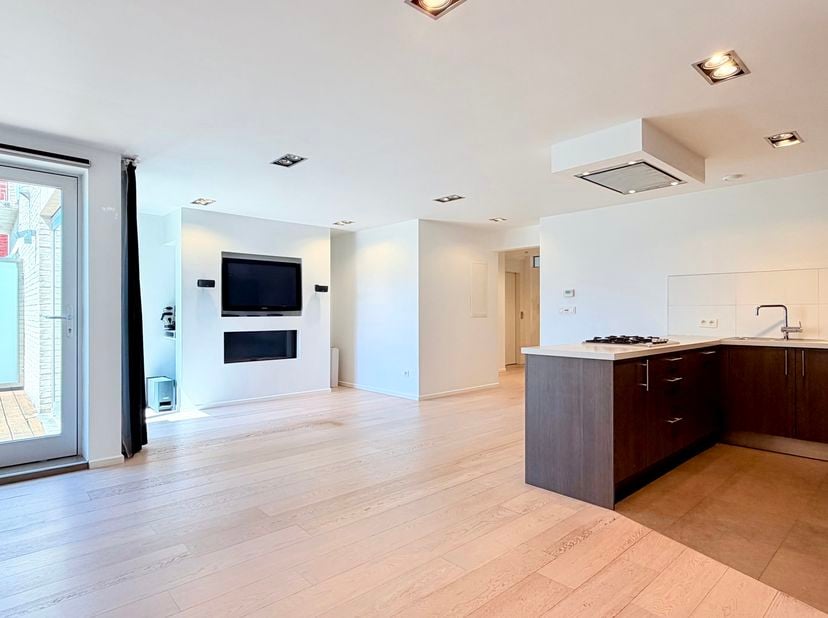 Environnement<br />
L’Immobilière Hendrix vous propose ce superbe appartement 2 chambres de ±85 m² situé au cœur du village d’Ottembourg, dans une cop
