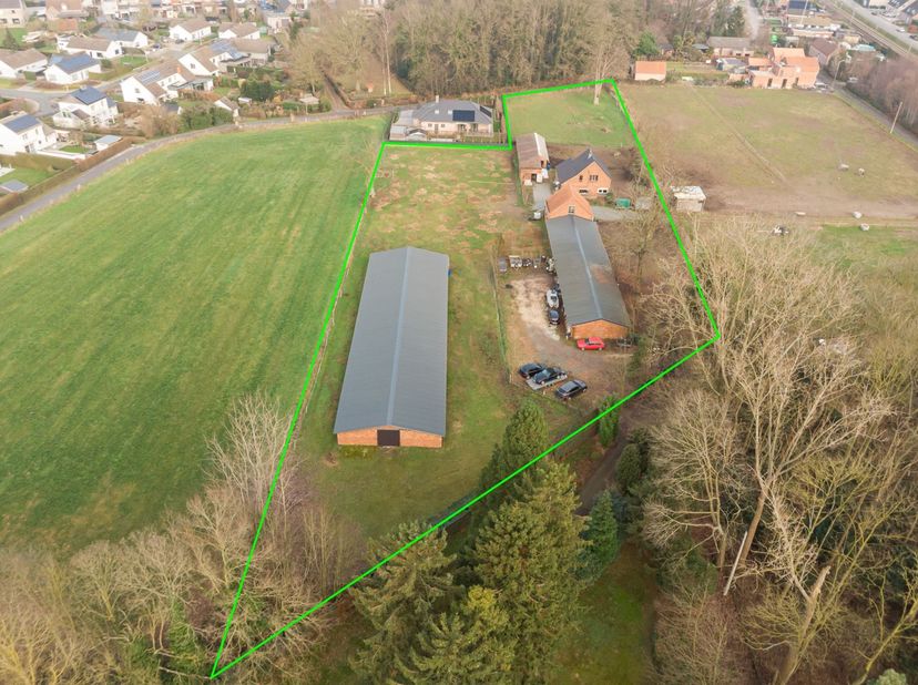 Projet de terrain à Waasmunster, à la frontière avec Sinaai, à vendre<br />
Ce beau terrain d'une superficie de 8.302,35 selon le plan d'arpentage es