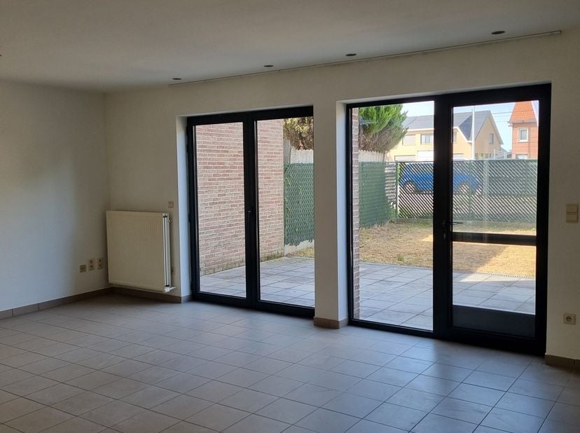 Aanvragen uitsluitend per e-mail via raf@somvastgoed.be.<br />
<br />
Deze gezellige woning is rustig gelegen in de deelgemeente Webbekom en geniet te
