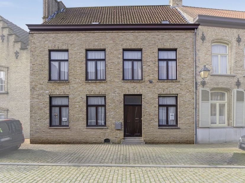 [[ CE BIEN PARTICIPE À LA JOURNÉE MAISONS OUVERTES ERA LE 13/6 DE 9:30 À 10:30 ]] À vendre : agréable maison mitoyenne située rue Zwarte Nonnen, au cu