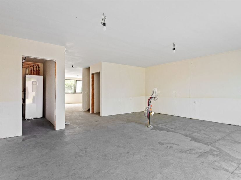 Prachtige nieuwbouwwoning (180 m²) op een perceel van 300 m² met 3 slaapkamers, 2 garages en hoogwaardige afwerking op toplocatie te Lint<br />
Omschr