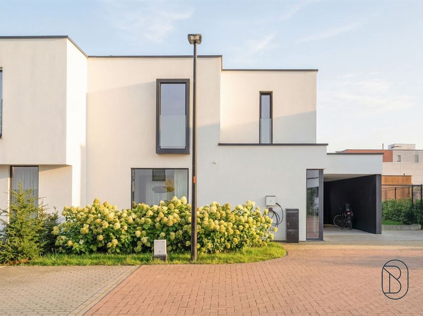 Te koop: prachtig ingerichte recente, energiezuinige woning op topligging en wandelafstand van het centrum!<br />
Op een uiterst gunstige ligging, op