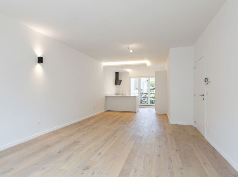Prachtig en volledig gerenoveerd appartement in het hart van Koksijde, op wandelafstand van zee, winkels en restaurants. Met een bewoonbare oppervlakt