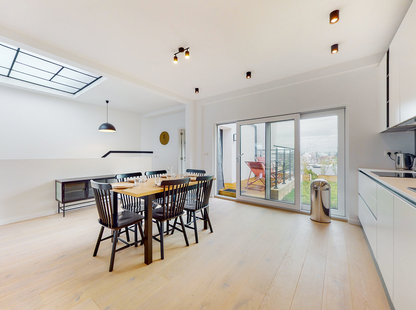 SCHAERBEEK, wijk Meiser, dicht bij alle voorzieningen, in een klein mede-eigendom van 4 loten - Mooie duplexAPPARTEMENT van 190 m² (volgens EPC) met T
