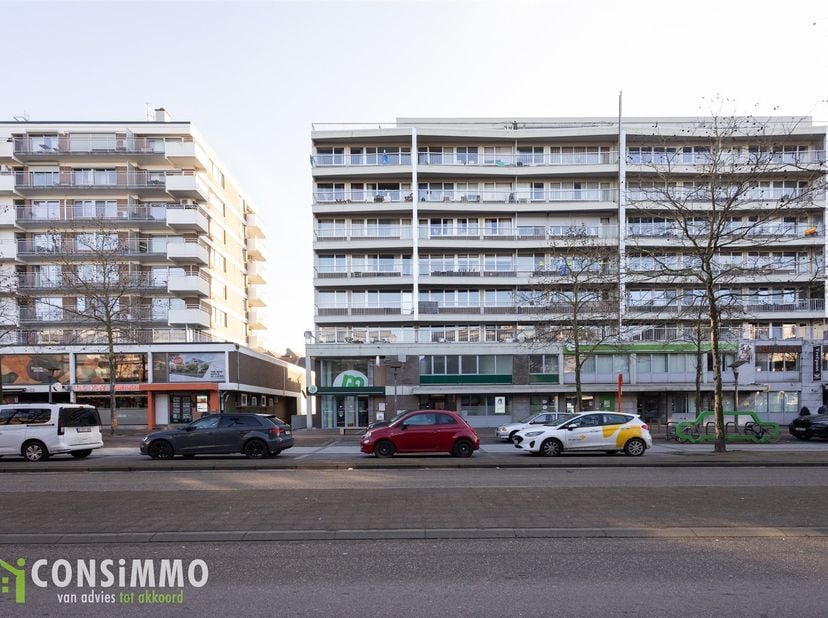Bent u op zoek naar een appartement op een centrale ligging in Genk? Dit appartement aan de Dieplaan 15 bus 23 combineert een praktische indeling met