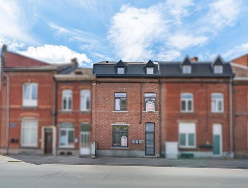                                         Appartementsgebouw te koop in Marcinelle, € 290.000
