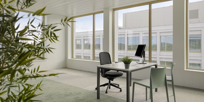 Bedrijfsvastgoed te huur in Raymonde De Larochelaan 58, 9051 Sint-Denijs-Westrem