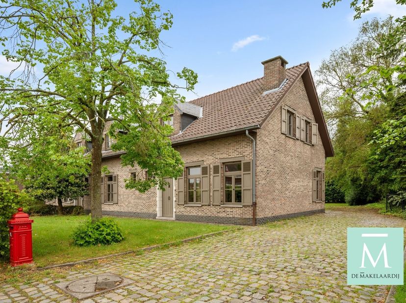 Ruime woning met 4 slaapkamers, garage en diepe tuin op toplocatie!<br />
Deze ruime gezinswoning (HOB) met functionele indeling en lichtrijke woonve