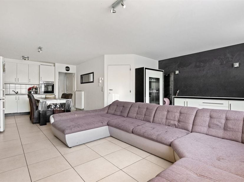 Ruim gelijkvloers appartement met 2 slaapkamers en garage<br />
Bent u op zoek naar een instapklaar gelijkvloers appartement in Turnhout? Dan is dit t
