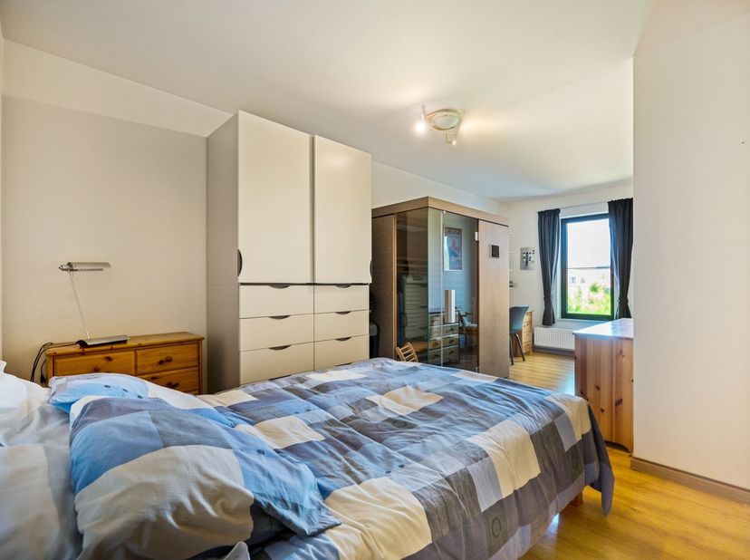 Cet appartement très spacieux et économe en énergie est situé dans un quartier extrêmement calme de la Maanstraat, à quelques minutes à pied des comme