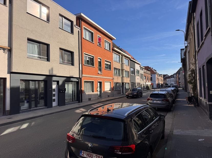 Appartement te huur in Drongensesteenweg 108,
                    9000 Gent