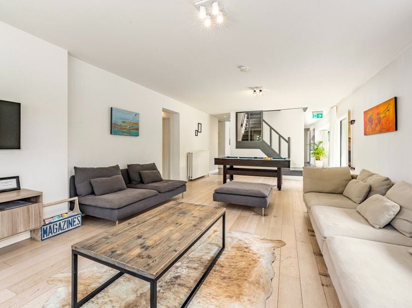 Oostduinkerke  Exclusieve villa in gegeerde villawijk In een rustige en gegeerde villawijk in Oostduinkerke bevindt zich deze stijlvolle vrijstaande v