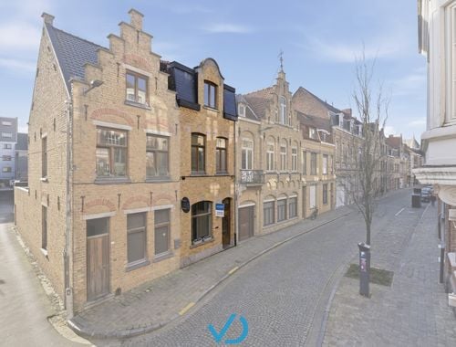                                         Maison de maître à louer à Ieper, € 850
