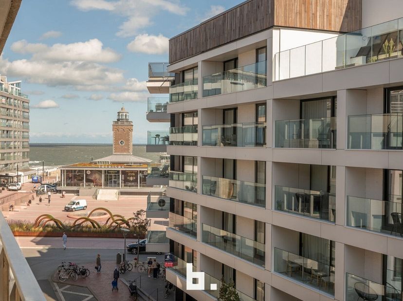 Op een absolute toplocatie in de Diksmuidestraat, op wandelafstand van het strand en het bruisende commerciële centrum van Knokke, bevindt zich dit vo