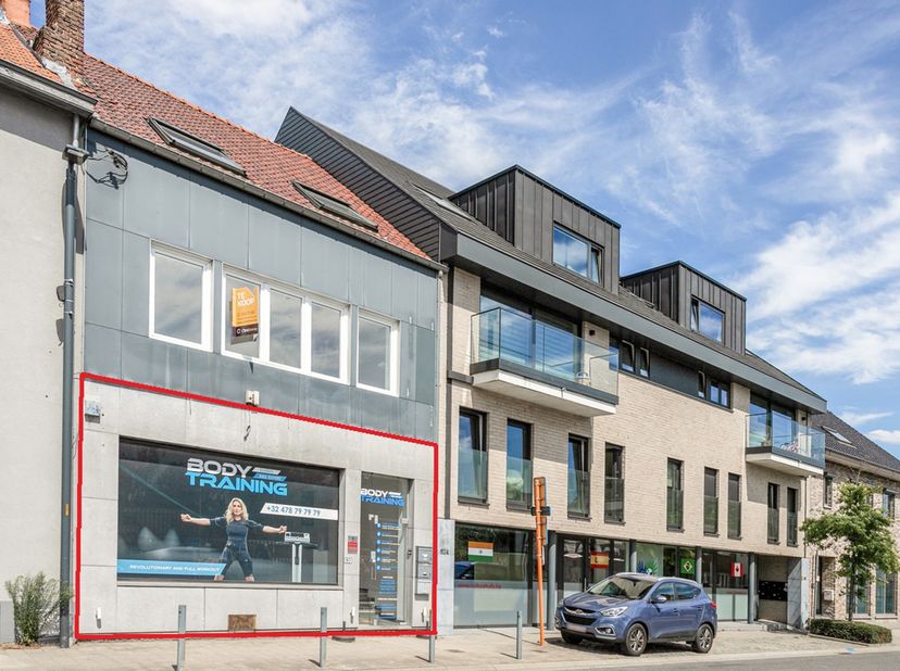 Handelspand ideaal gelegen op de Brusselsesteenweg in Jezus-Eik. Deze uitstekende locatie zorgt voor zeer veel visibiliteit .<br />
Het handelspand be
