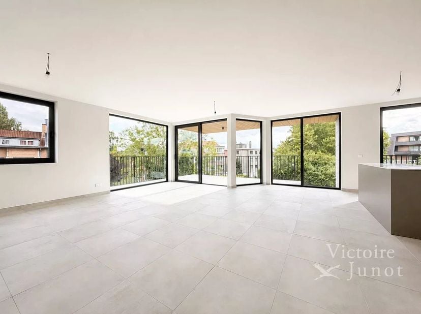 Pand voorgesteld door Guillaume Letellier - 02 777 15 23 - guillaume.letellier@victoire.be<br />
Victoire Junot presenteert u dit prachtige nieuw appa