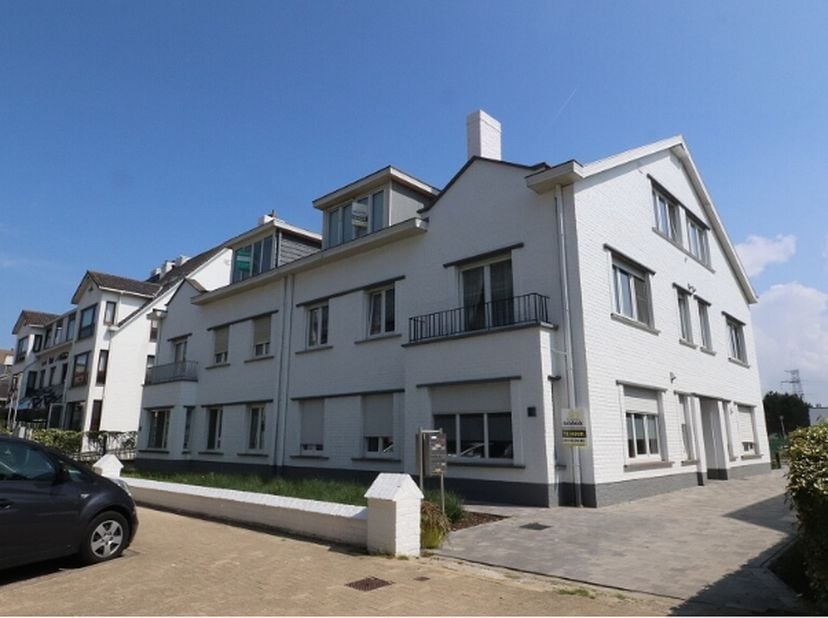 Instapklaar 2-slaapkamerappartement op uitstekende ligging in Zeebrugge, vlakbij het strand.  ? ? ? Recentelijk  gerenoveerd met een aantrekkelijke mo