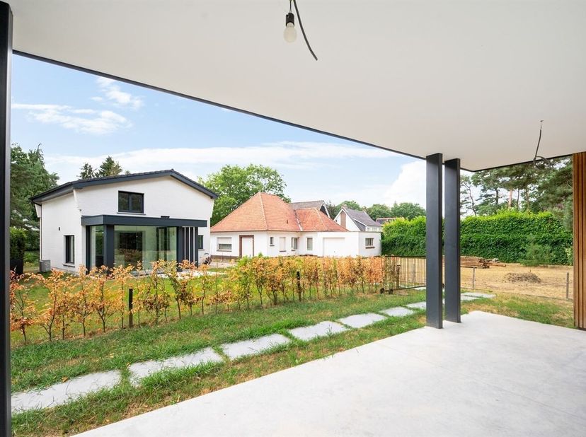 Journée portes ouvertes le samedi 14/03 de 12h30 à 13h30<br />
Maison 3slpk. rénovée de haute qualité et économe en énergie sur 7a38ca<br />
Situation