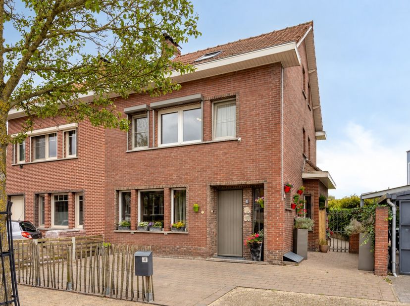 Huis te koop in Technische-Schoolstraat 4,
                    2440 Geel