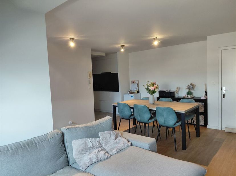 Vraag uw bezoek aan via info@optimusvastgoed.be!<br />
TE HUUR: Recent gerenoveerd appartement met 1 slaapkamer te Munsterbilzen!<br />
Dit recent ver